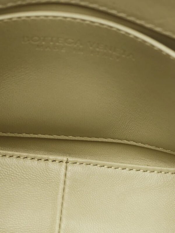 31328896_60886809_1000.jpg Bottega Veneta mini Desiree crossbody bag