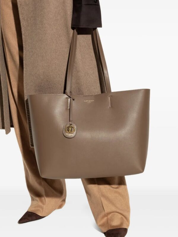 31355807_61033897_1000.jpg Kurt Geiger London Chelsea logo-plaque shopper tote bag