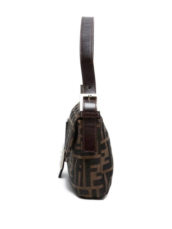 31570870_60895612_1000.jpg Fendi -2000s Baguette shoulder bag