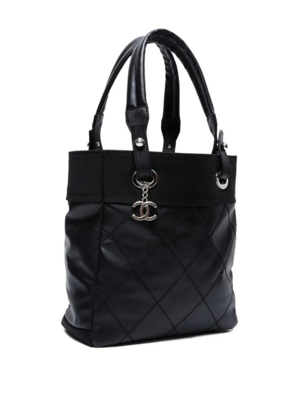 31571615_60923849_1000.jpg CHANEL - quilted tote bag