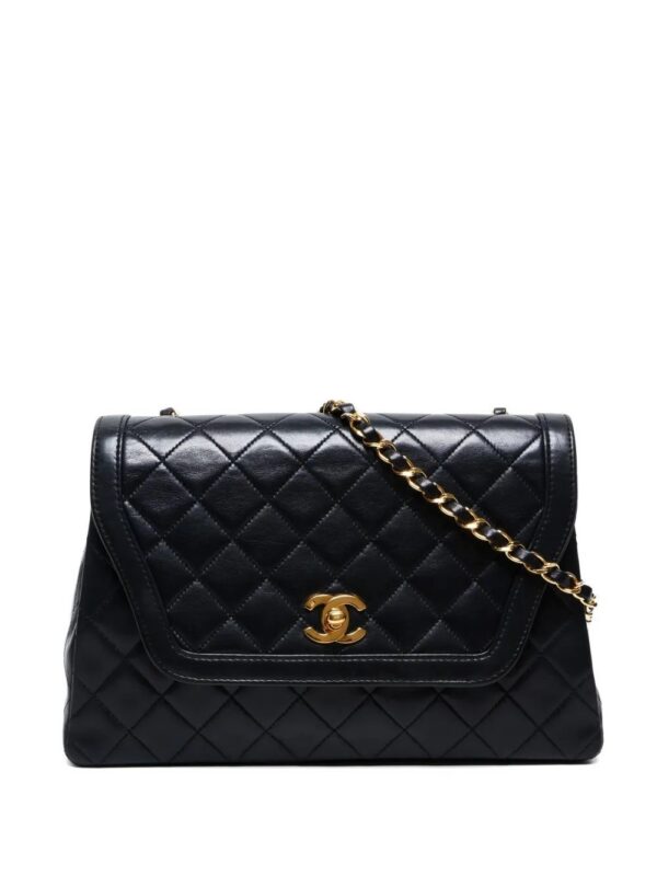 31575641_60929760_1000_8dc39ec3-472b-495d-b138-9c4a31c607ba.jpg CHANEL - quilted flap shoulder bag