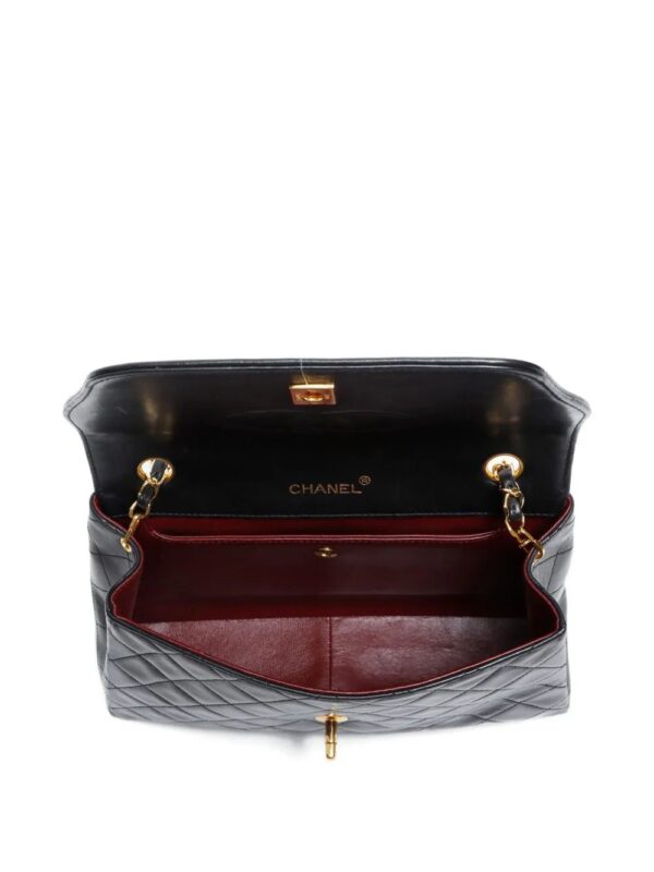 31575641_60929826_1000_a3ee52e9-3c3a-4029-8e4e-7fb4779ccee9.jpg CHANEL - quilted flap shoulder bag