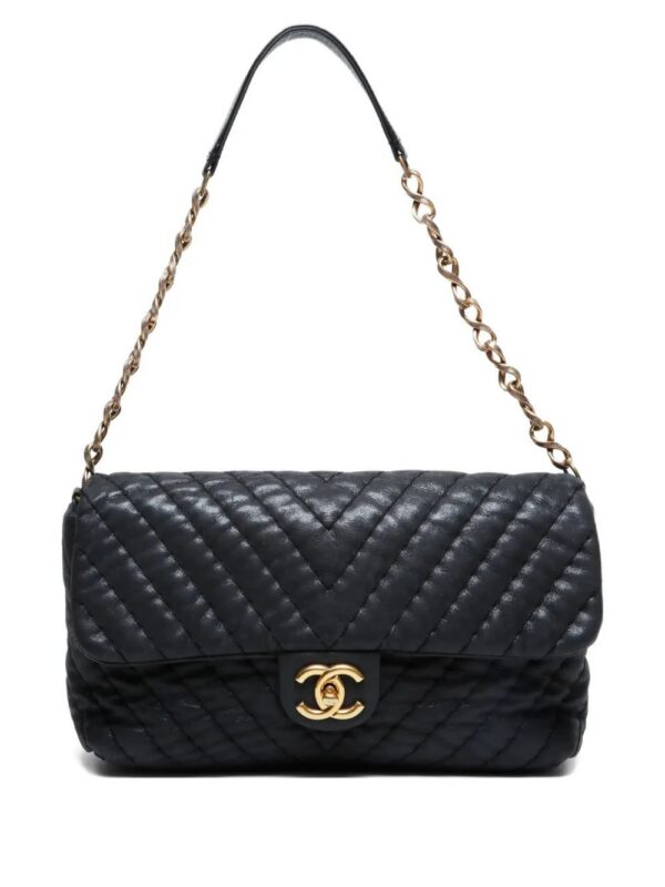 31575654_60929993_1000.jpg CHANEL - chain leather shoulder bag