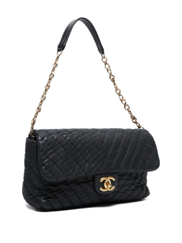 31575654_60930091_1000.jpg CHANEL - chain leather shoulder bag