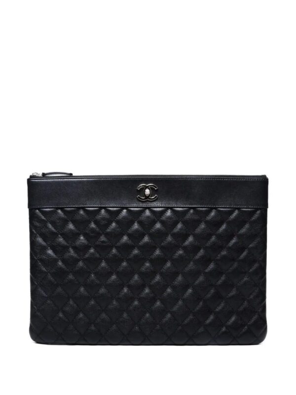 31576070_60898932_1000.jpg CHANEL - quilted leather clutch bag