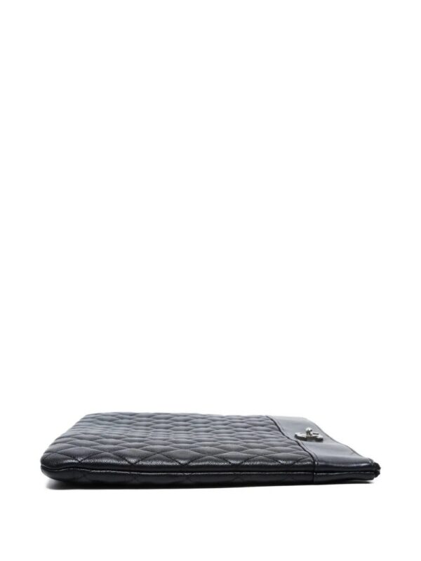 31576070_60898936_1000.jpg CHANEL - quilted leather clutch bag