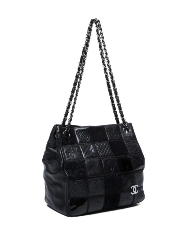31576076_60930668_1000_a6098791-dc1e-40d0-8e2a-34b531b04926.jpg CHANEL - Choco Bar lambskin shoulder bag