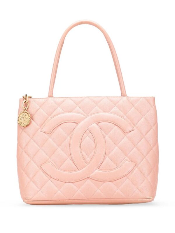 31607310_60934017_1000_fe923bb7-7028-4c4a-b2bf-c068208cad5b.jpg CHANEL - Caviar Medallion tote bag