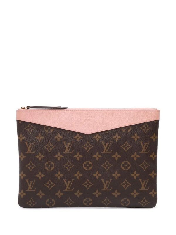 31622008_60933904_1000.jpg Louis Vuitton Monogram Daily Pouch clutch bag