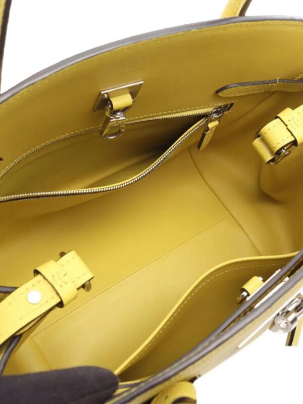 31642723_60966227_1000_ec620cec-5df9-45a7-900a-b5c0c0ebcfae.jpg Louis Vuitton Veau Nuage Milla PM satchel