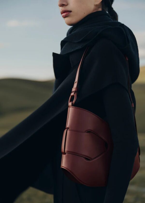 66_Hobbo_Nodde_Cremisi-58302000x2800px.jpg Polène Nodde Hobo Edition Smooth Black Cherry