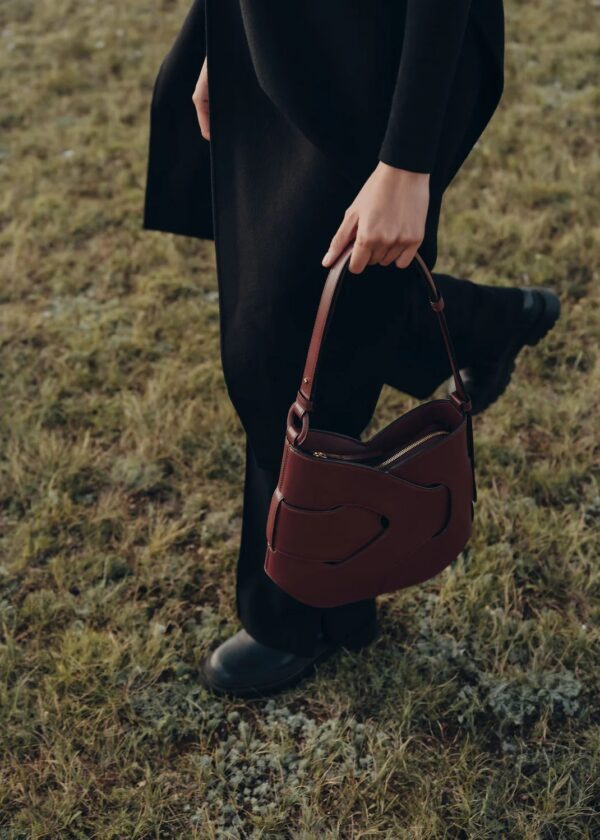 66_Hobbo_Nodde_Cremisi-58432000x2800px.jpg Polène Nodde Hobo Edition Smooth Black Cherry