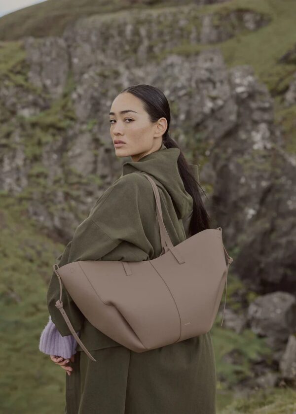 CYME_TAUPE_01882000x2800px.jpg Polène Cyme Edition Textured Taupe