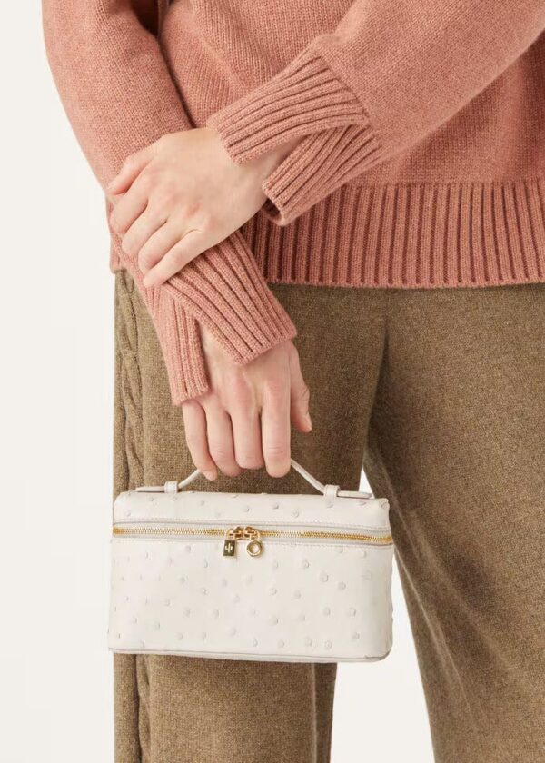 FAN4199_A0IF_MEDIUM_1b7687e6-635d-4ff2-8f9a-f67d0a4c6f97.jpg Loro Piana Extra Pocket L19 Ostrich Leather