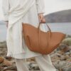 MQ5A7398_2000x2800_9c509dfc-e041-44fb-9c7e-072de4421057.jpg Polène Cyme Edition Textured Camel