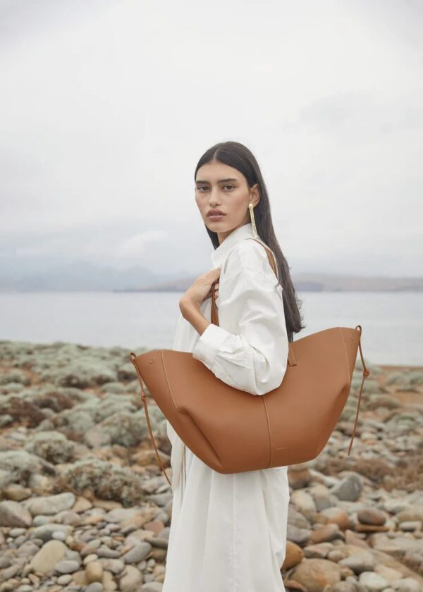 MQ5A7408_86f77165-9a0f-4913-98c7-004c6cac398f.jpg Polène Cyme Edition Textured Camel