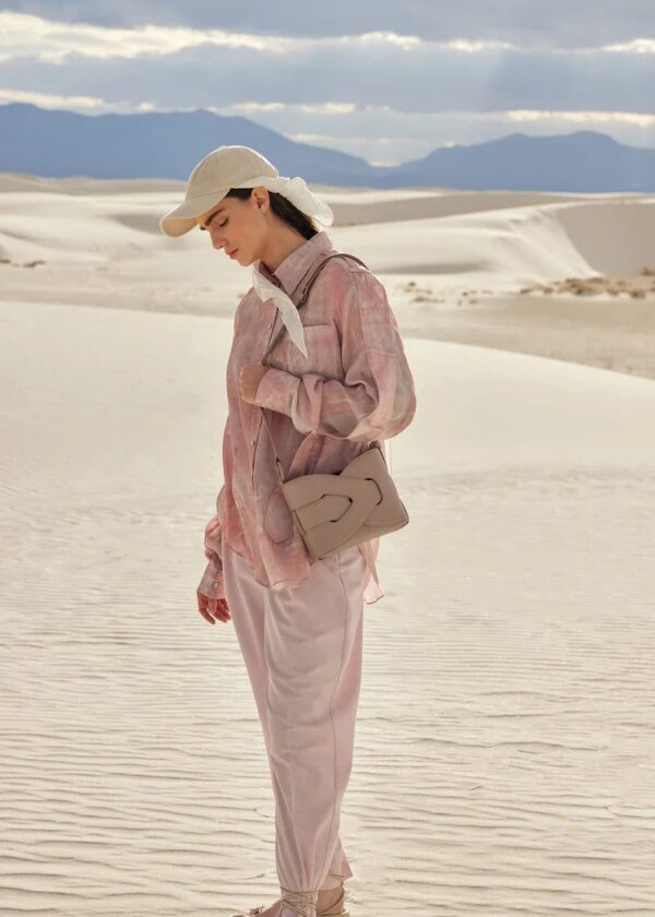 WHITE_SANDS_CRAFTY_ARGILE_1052000x2800px.jpg Polène Nodde Edition Smooth Taup