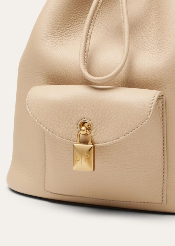 cv_088d1dd1-c06e-4448-af37-c70fcaf30aba.jpg Loro Piana Extra Drawstring backpack L27 Calfskin
