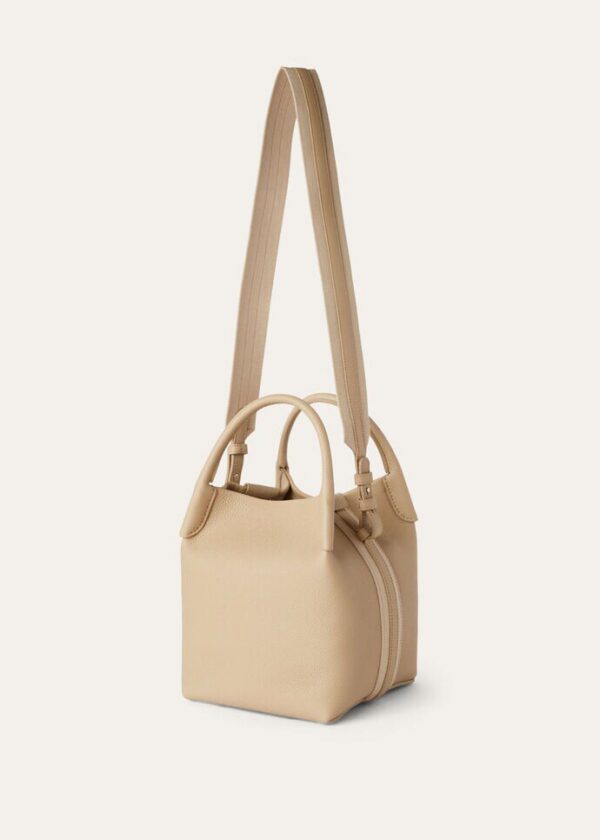 dw_9a88a6f7-5d7f-4c1d-94da-1f2c9a2209e5.jpg Loro Piana Small Bale bag Grained Calfskin