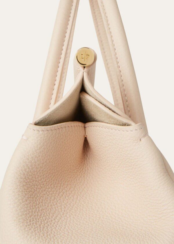 ee_89427f65-4e87-439c-bb9e-005137700594.jpg Loro Piana Loom bag L25