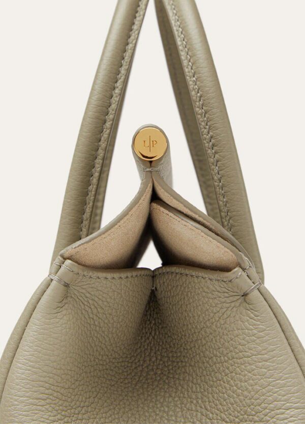 gg_e513dfdb-e8c5-4431-b7b9-ba90b63fdb4a.jpg Loro Piana Loom bag L25 Calfskin