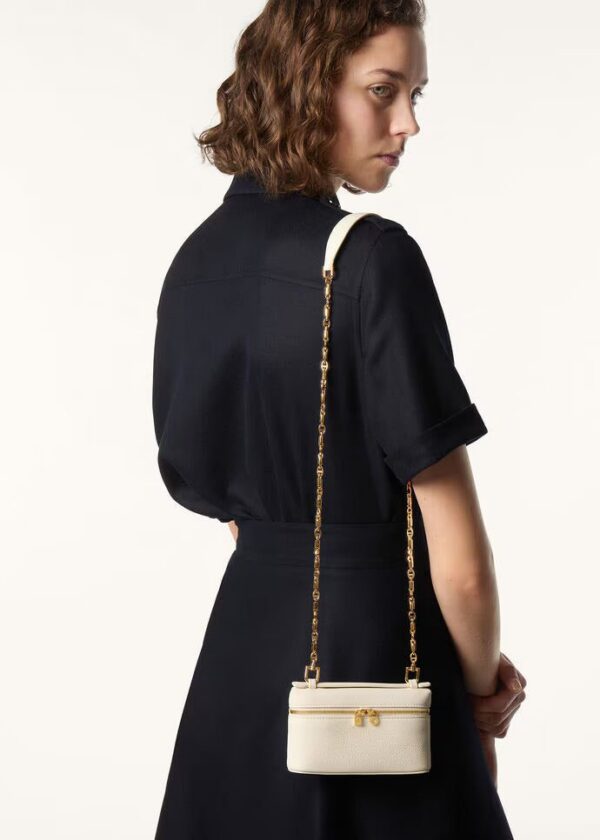 sd_413e07f0-0770-4887-9152-54a592ae2e7a.jpg Loro Piana Extra Pocket Mini Pouch Grained Calfskin