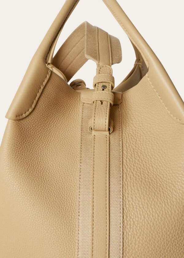 sdf_e5f716b3-e498-4322-8d1b-0dd5c8c456d2.jpg Loro Piana Large Bale bag Grained Calfskin