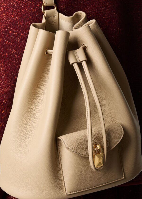 zxc_9e6f4da7-98e4-4d41-9715-bd51eccd52ce.jpg Loro Piana Extra Drawstring backpack L27 Calfskin