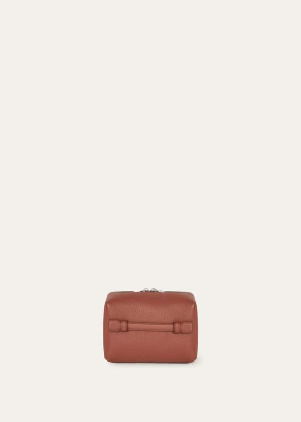 zxc_e3732f70-ebc8-4933-9dae-b318b9918f94.jpg Loro Piana Small Extra Travel Pouch Calfskin