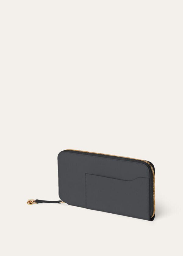 zxc_f2cbabd3-2334-4a0e-aaa0-98bbe3bffb08.jpg Loro Piana Extra Zip-Around Purse Calfskin