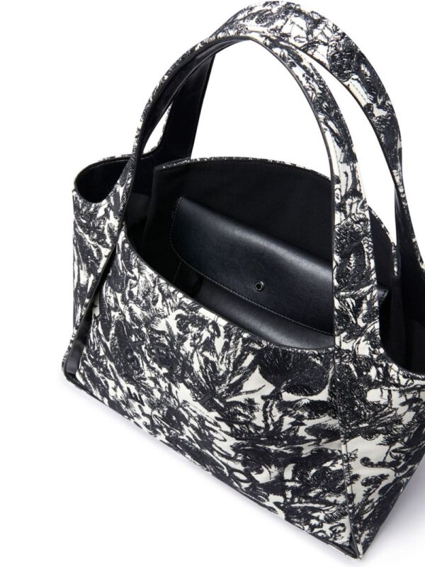 22053011_52021114_1000.jpg Stella McCartney Logo Fungi Forest-print tote bag