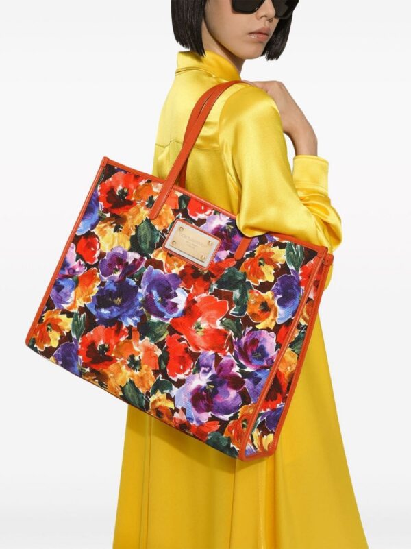 22053990_52044421_1000.jpg Dolce & Gabbana floral-print cotton-blend shoulder bag