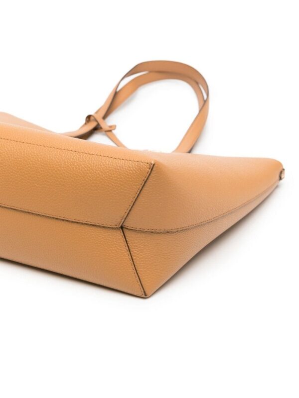 22096419_52035074_1000.jpg Michael Michael Kors large Eliza logo-lettering leather tote bag