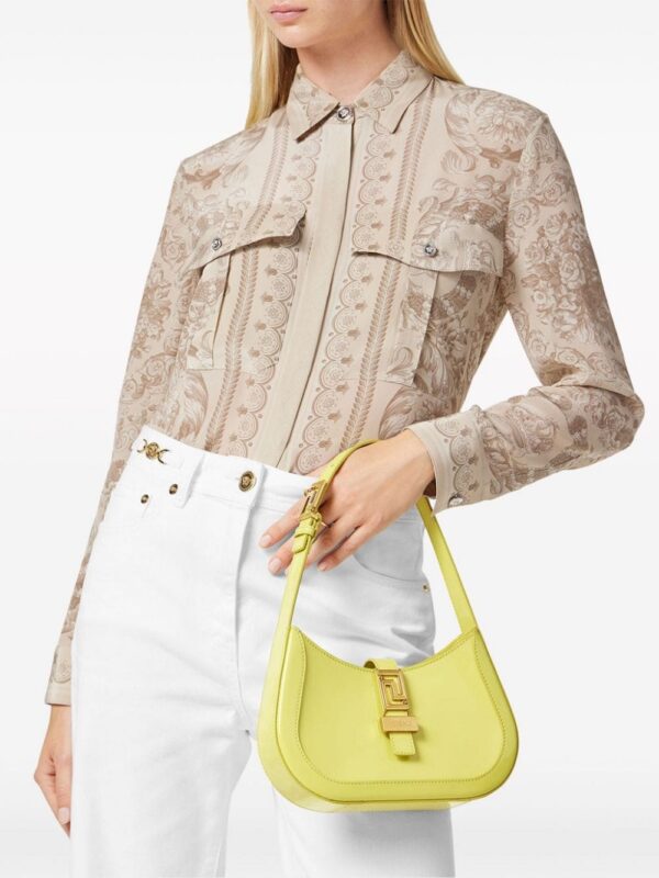 22099745_52383558_1000.jpg Versace Greca-detail leather shoulder bag