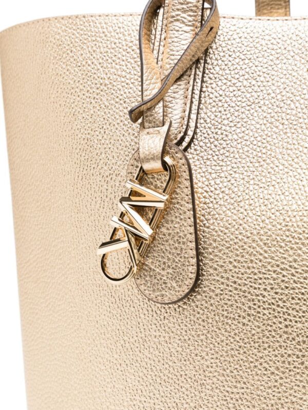 22155388_52484662_1000.jpg Michael Kors extra-large Eliza reversible metallic tote bag