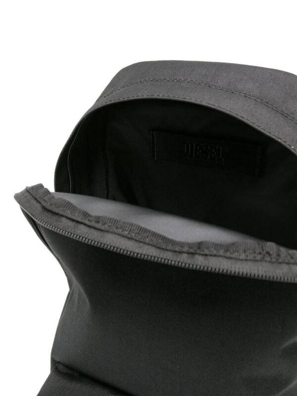 22213764_52059941_1000.jpg Diesel logo-tag messenger bag