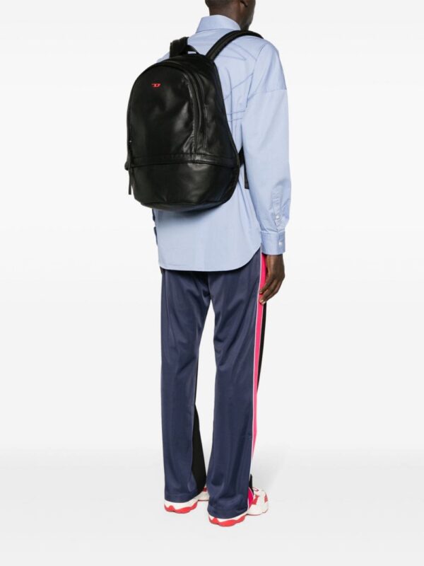 22213793_52050451_1000.jpg Diesel Rave logo-appliqué backpack