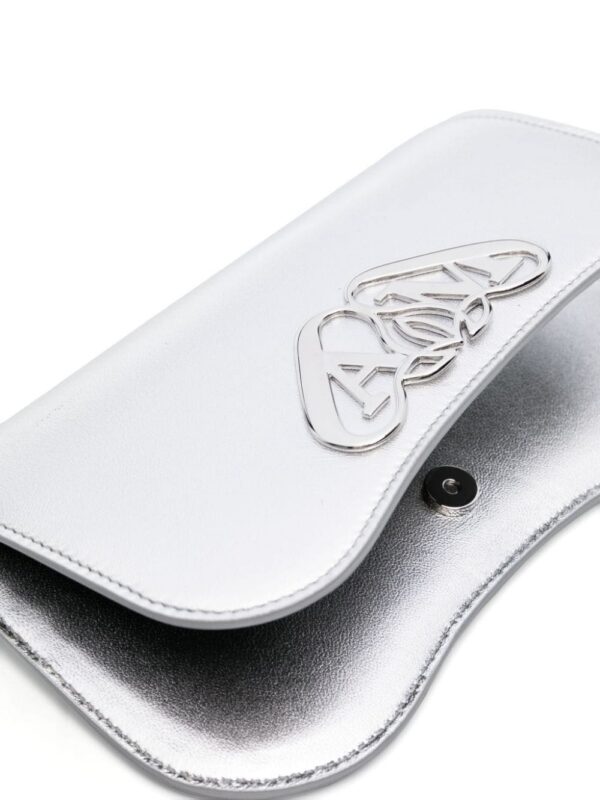 22294370_52173239_1000.jpg Alexander McQueen logo-plaque metallic clutch bag
