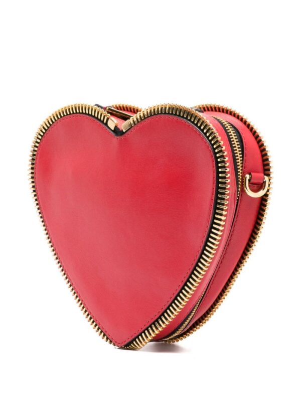 22301434_52171068_1000.jpg Moschino heart-shaped zip-detailing clutch bag