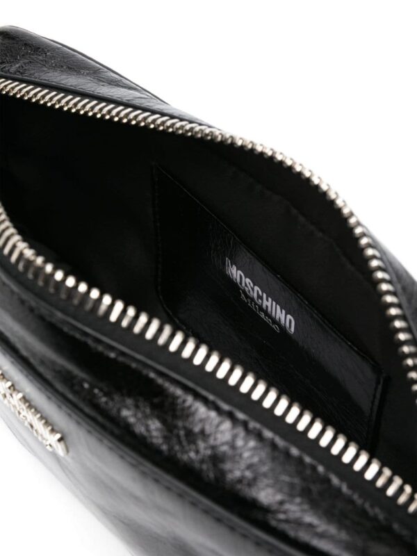 22301443_52173250_1000.jpg Moschino logo-plaque leather crossbody bag