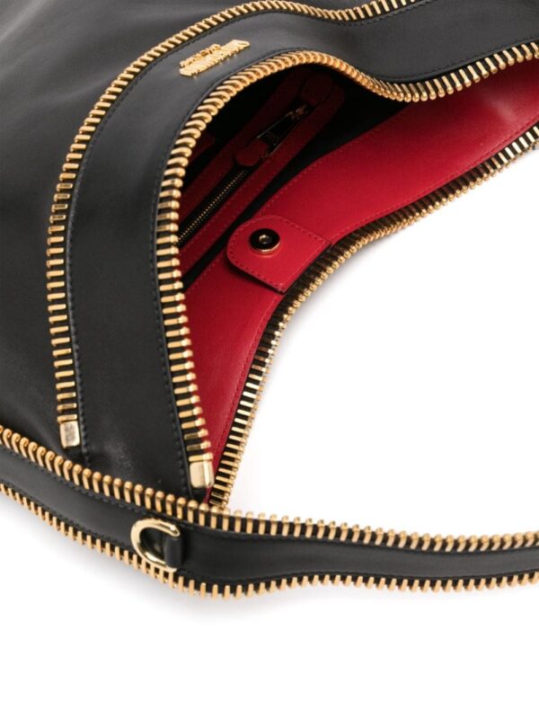 22301466_52560383_1000.jpg Moschino zip-detail leather shoulder bag