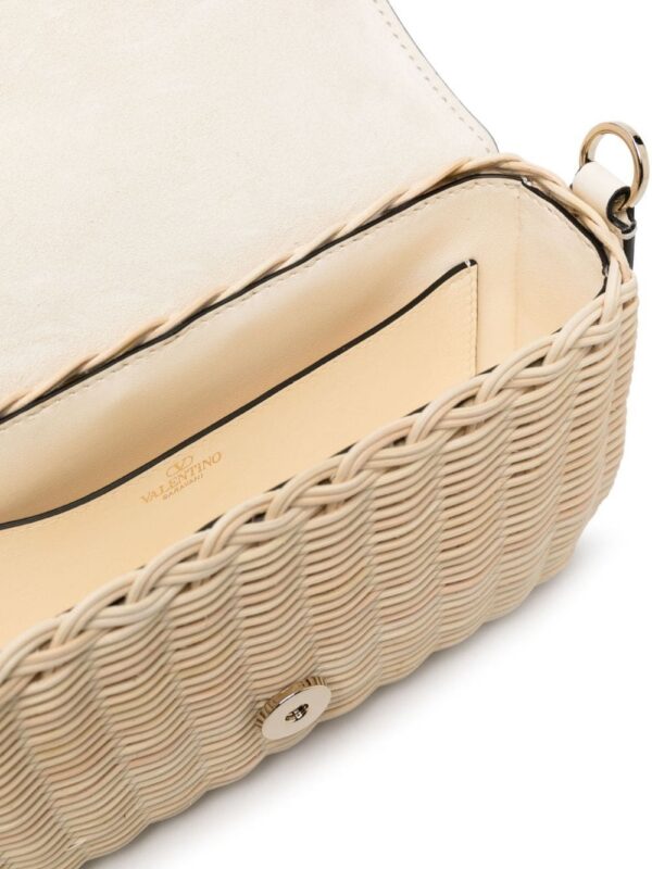 22346758_53712372_1000.jpg Valentino Garavani Locò raffia crossbody bag