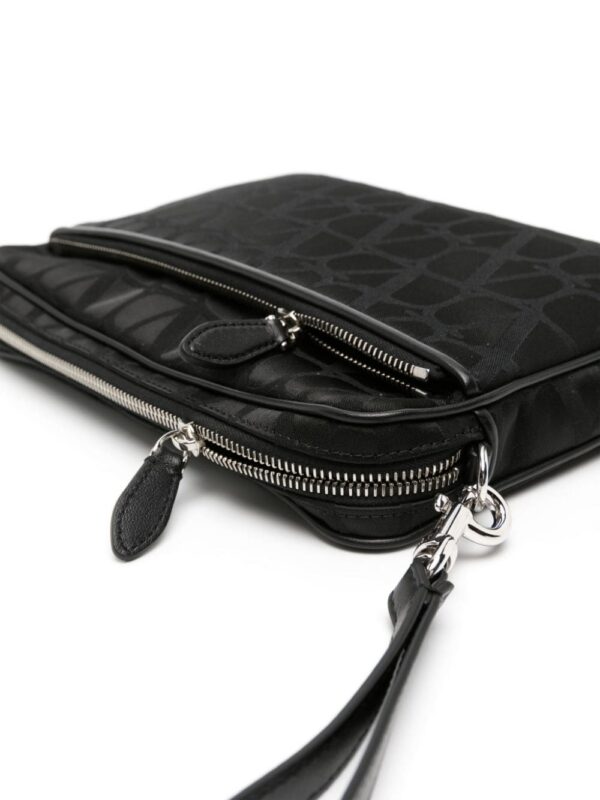 22351394_52244256_1000.jpg Valentino Garavani Toile Iconographe-print clutch bag