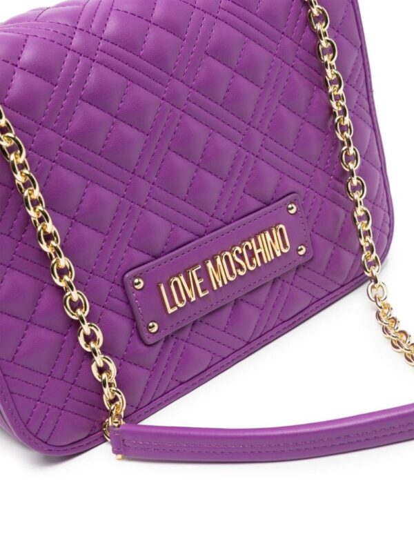 22359153_52761526_1000.jpg Love Moschino logo-plaque quilted shoulder bag