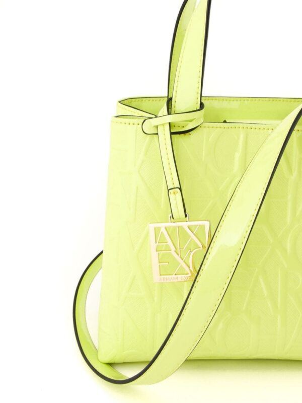 22406339_52625123_1000.jpg Armani Exchange logo-embossed tote bag