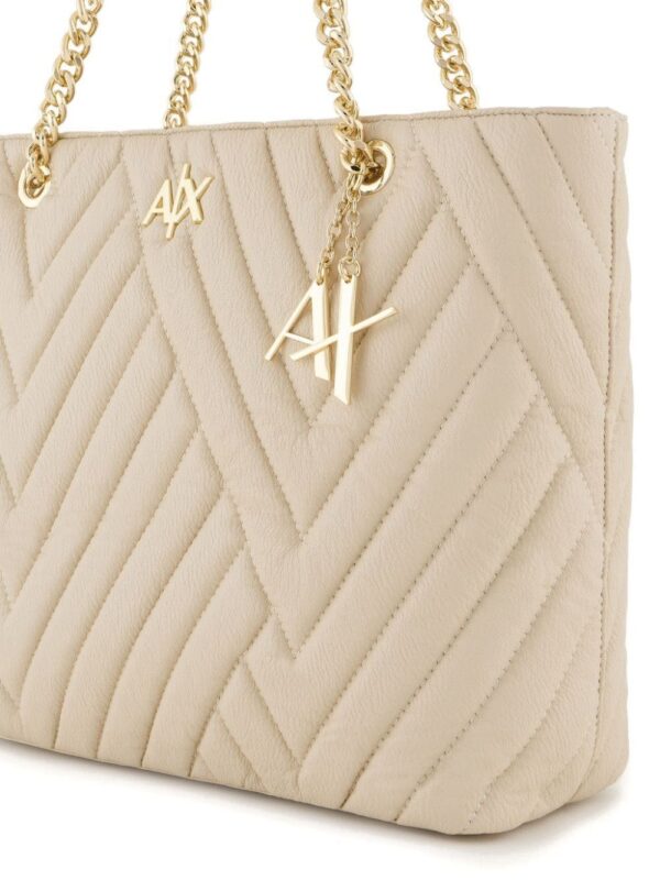 22407365_52608860_1000.jpg Armani Exchange logo-plaque quilted tote bag