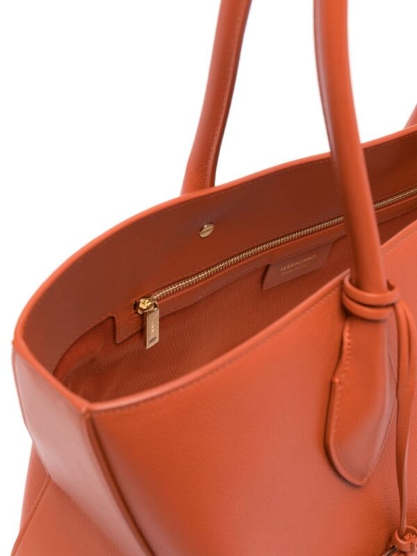 22464108_52452096_1000.jpg Ferragamo Stella logo-plaque leather bag