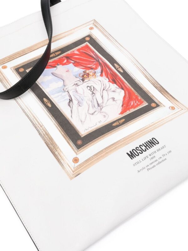 22498237_52467215_1000.jpg Moschino Still Life with Heart-print shoulder bag