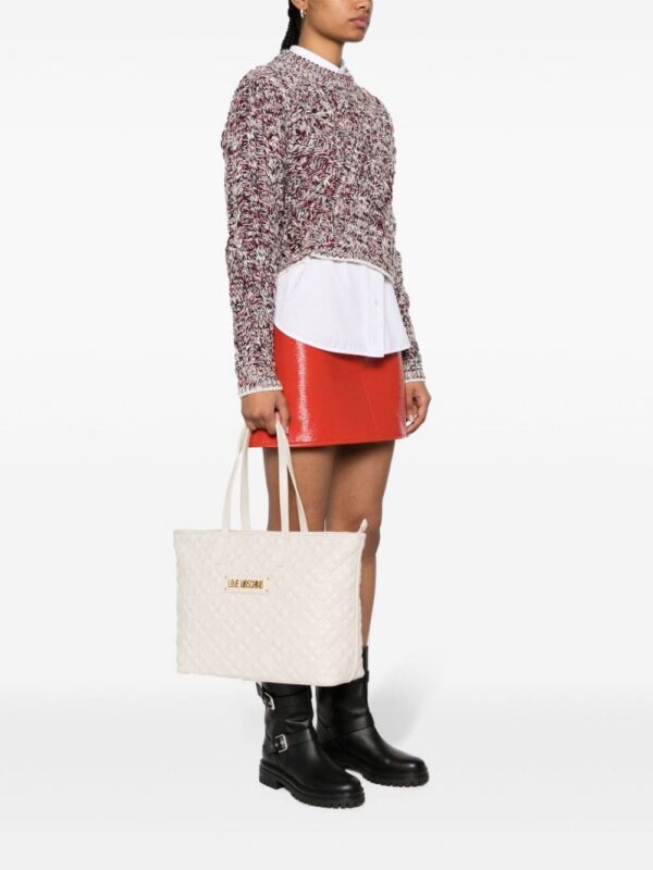 22521092_48163419_1000.jpg Love Moschino logo-lettering quilted tote bag