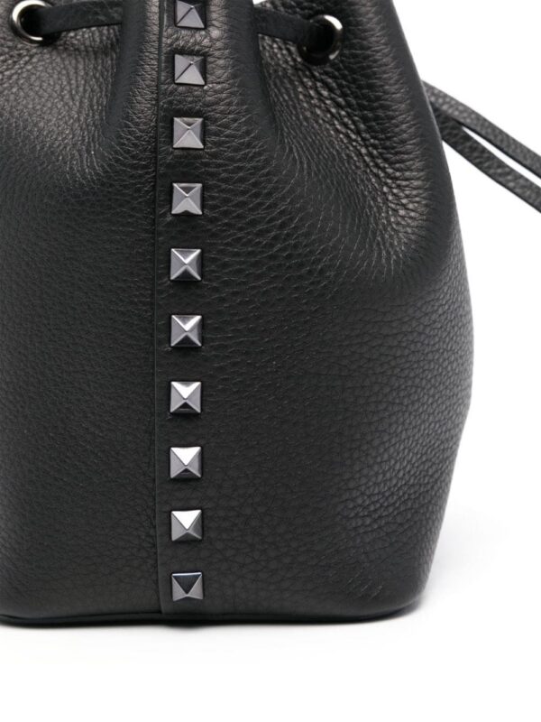 22659847_52664556_1000.jpg Valentino Garavani Rockstud leather bucket bag